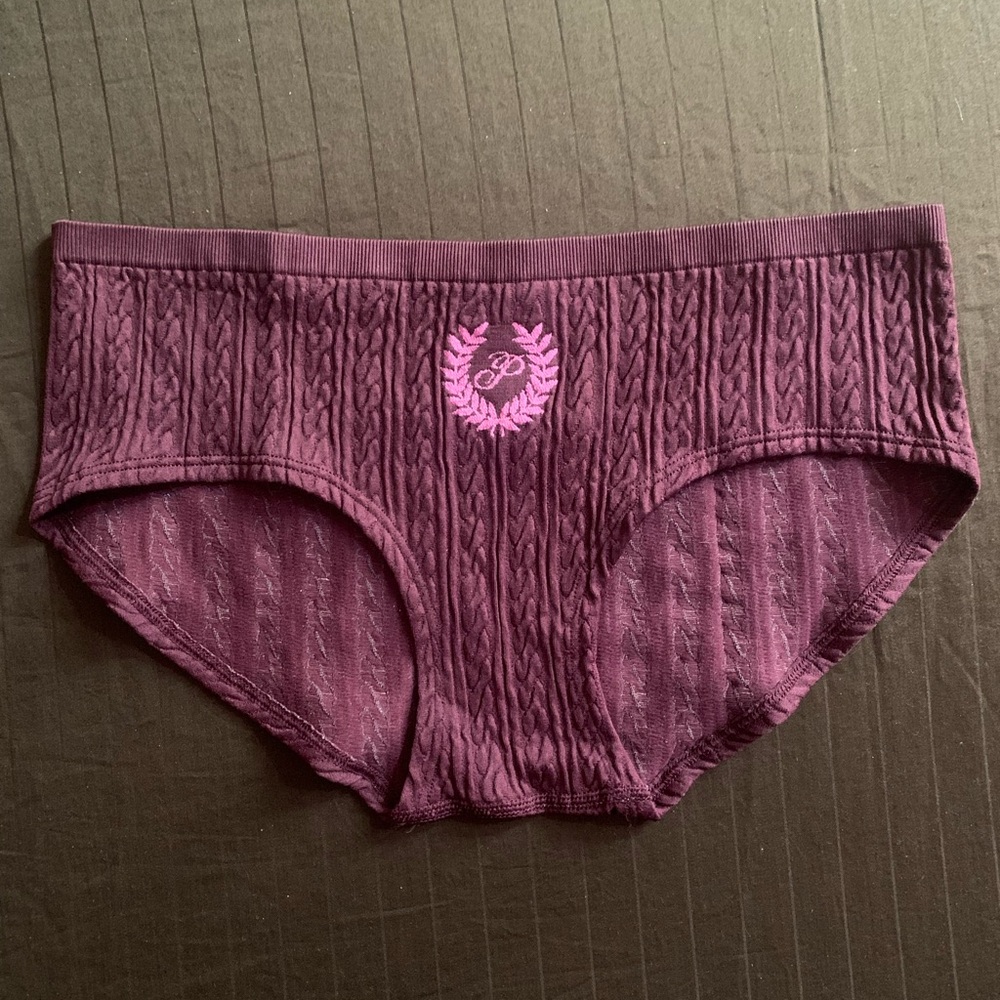 Selling Victoria’s Secret/pink underwear nwt any questions ask 😊🌸